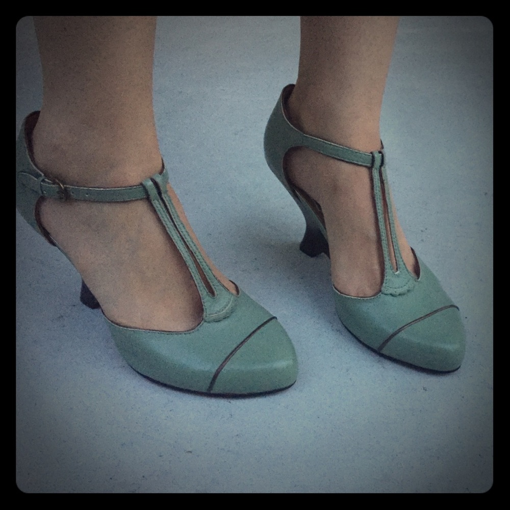 SAM EDELMAN gorgeous mint green and bronze wedges!